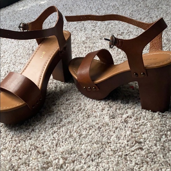 Heels - Picture 4 of 4
